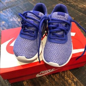 Brand New Girls Nike Tanjun Running Shoes Size 2Y